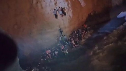 Ege Denizi’ndeki fırtınada batan iki teknede en az 20 göçmen öldü