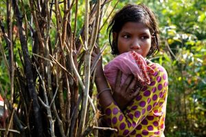 Tüm dünyada belirlenmiş insan ticareti mağdurlarının neredeyse üçte birini çocuklar oluşturuyor