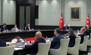 Yüz binler bekliyor! Öğretmenler, memur, işçiler… Kadro müjdesi için gözler Kabine’de! Kritik kararlar masada
