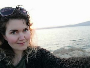 Gül Kabacaoğlu’nun ilk Sİngle çalışması Spotify’dan sonra iTunes müzik marketlerde yerini aldı