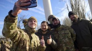 Zelenskiy Herson’u ziyaret etti: ‘Tüm ülke için barışa hazırız’