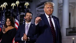 Donald Trump, 2024’te yapılacak başkanlık seçimleri için adaylığını resmen açıkladı