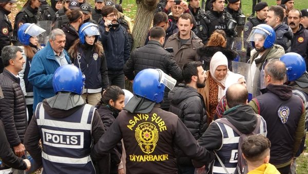 HDP’li vekilden polislere küstah tehdit: Bu kenti birbirine katarız