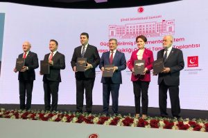 Altılı masanın anayasa değişikliği önerisi yarı başkanlık sistemini getirmeyi mi hedefliyor?