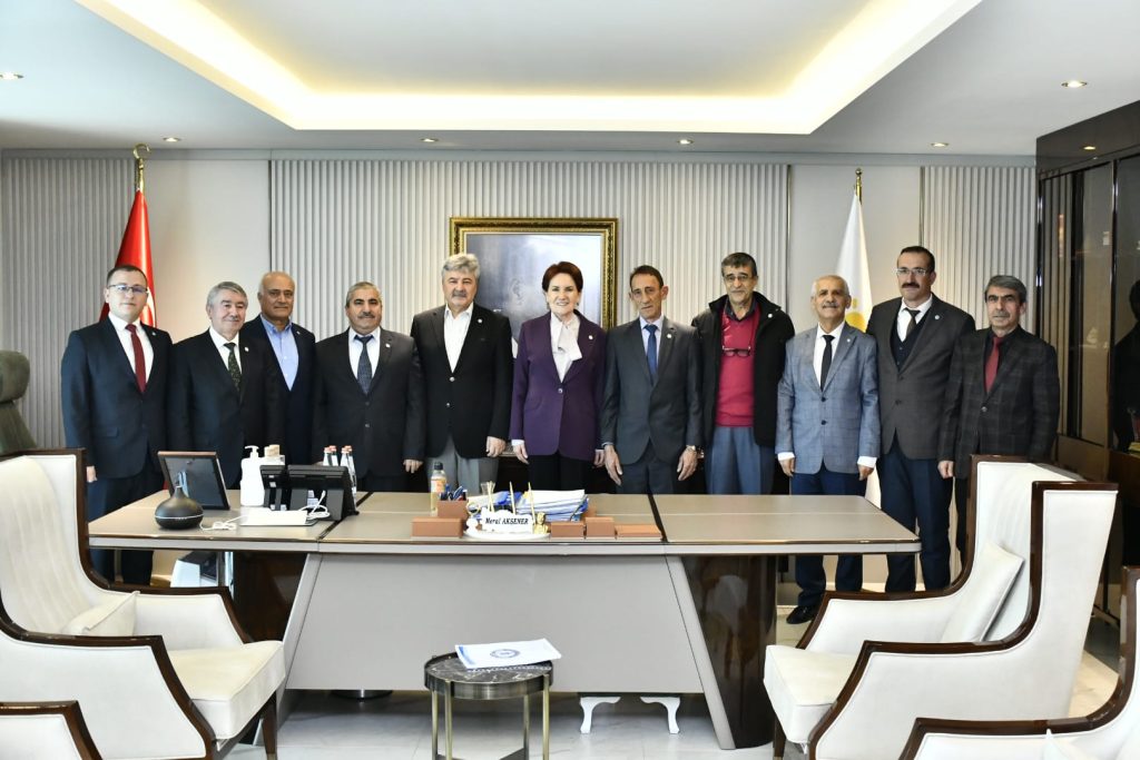 MHP eski İl Başkanı ve 4 BBP’li belediye meclis üyesi İYİ Parti’ye geçti