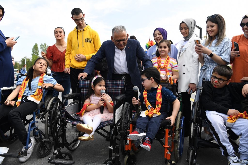 Kayseri Büyükşehir Belediyesi, 3 Aralık Dünya Engelliler Günü’ne özel ‘Orhan Hakalmaz Konseri’