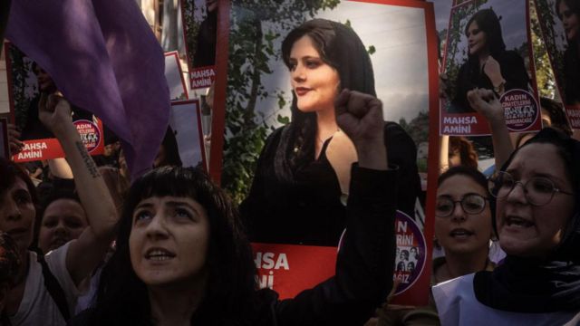 İran’da protestolar: Başsavcı, ahlâk polisinin lağvedileceğini söyledi