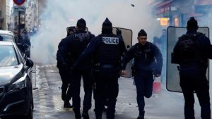 Paris’te silahlı saldırı: 69 yaşındaki saldırgan yakalandı