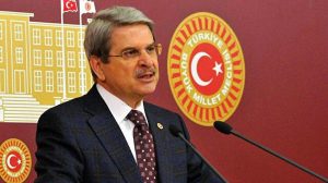 İYİ Parti İzmir Milletvekili Aytun Çıray, ‘iktidarın tütün ve alkollü içkilere zam yaparken bir taşla iki kuş vurmayı hedefledi’