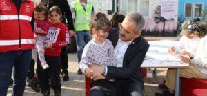 Millî Eğitim Bakanı Özer, Malatya’daki Konteyner Kenti ziyaret etti