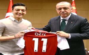 Mesut Özil’den Futbola Veda