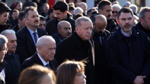 Son seçim anketleri: “Deprem, Erdoğan ve AK Parti oylarını düşürmedi”