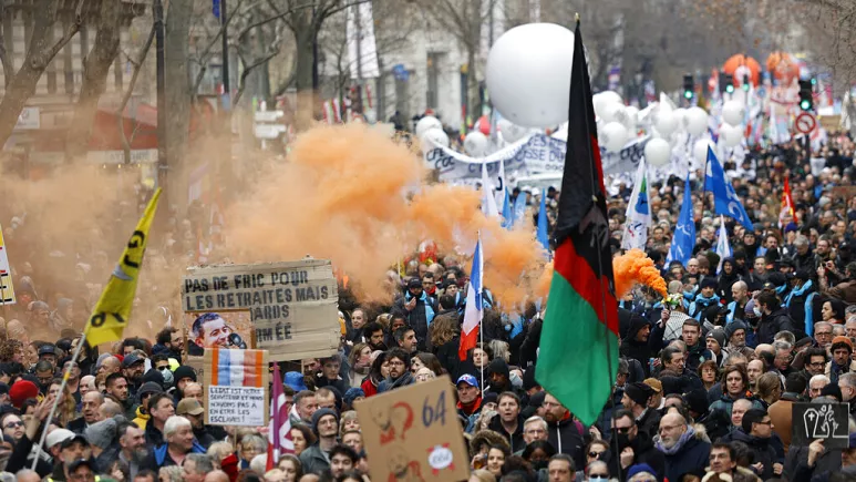 Fransa’da emeklilik reformuna karşı dev protesto: 1.28 milyon gösterici yürüdü