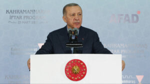 Cumhurbaşkanı Erdoğan: Birilerinin koltuk uğruna Kandil’in ya da Edirne’nin kapısında nöbet tutması sizi karamsarlığa sürüklemesin