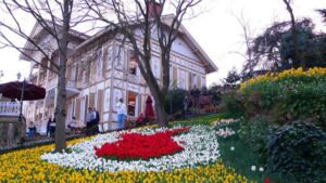 İSKİ Genel Müdürü Dr. Şafak Başa, “bu dönemde yeşil alan ve park bahçe sulamalarının çok kritik bir durumda”