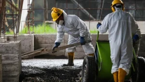 Ekvador’da Kokain Betona Karıştırılıp İmha Ediliyor