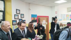 Başbakan Kurti’den Kosova’da Türkçe eğitime destek