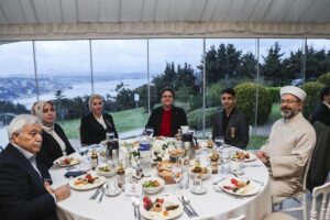 Diyanet İşleri Başkanı Erbaş, İstanbul’da şehit yakınları ve gazilerle iftarda buluştu