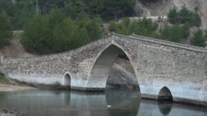 500 yıllık taş köprü depremlere dayandı