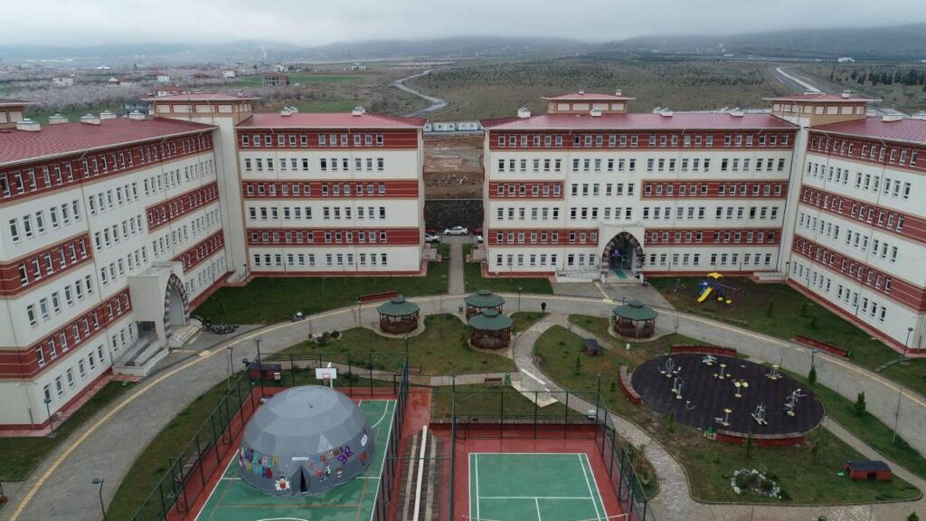 Bakan Kasapoğlu: KYK yurtları aynı şekilde hizmete devam edecek