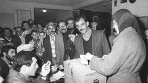 1950’de ilk demokratik seçimde oy kullandılar: Zarfı kovalara atardık
