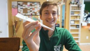 Boeing mühendisleri tarafından tasarlanan ‘kağıt uçak’ mesafe rekoru kırdı