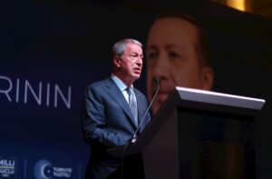 Millî Savunma Bakanı Hulusi Akar: “Irak’ın Kuzeyinde Örgütün Sözde 2 Elebaşı Teslim Oldu”