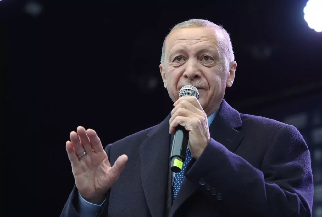 Cumhurbaşkanı Erdoğan: Sonuçlar resmi olarak neticelenene kadar sandıkları terk etmeyin