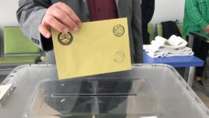 Yurt dışı oy kullanımında yeni rekor: 1 milyon 221 bini geçti
