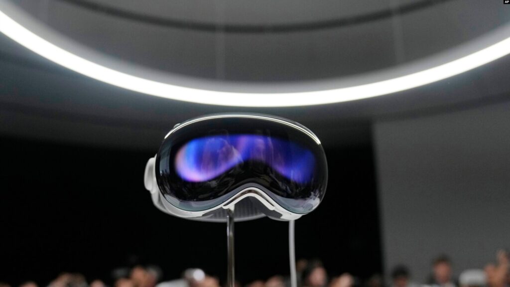 Apple yeni arttırılmış gerçeklik gözlüğü Vision Pro’yu tanıttı