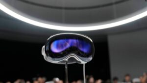 Apple yeni arttırılmış gerçeklik gözlüğü Vision Pro’yu tanıttı