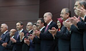 Teknokrat ve siyasi kökenli bakanlar