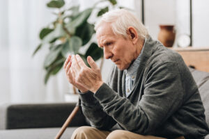 Türkiye’deki 800 bine yakın demanslı hastanın üçte ikisini Alzheimer hastaları oluşturuyor