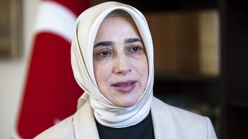 Kadın Hakları Savunucusu Türbanlı Politikacı