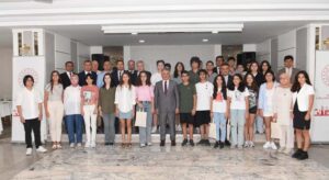 Antalya Valisi Yazıcı, LGS’de Tam Puan Alan Öğrencilerle Bir Araya Geldi