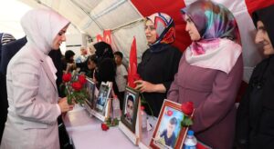 Aile ve Sosyal Hizmetler Bakanımız Göktaş Diyarbakır Annelerini Ziyaret Etti