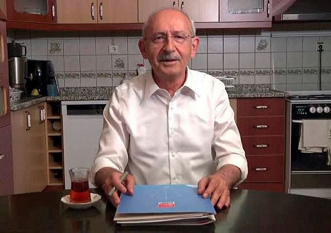 Mutfak şovundan milyonluk tatile! CHP lideri Kemal Kılıçdaroğlu seçim şokunu geceliği 316 bin liralık VIP villada silmeye çalıştı.