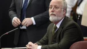 En az 245 kadına cinsel tacizde bulunan jinekolog 20 yıl hapis cezası aldı