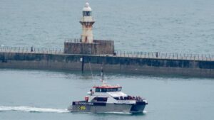 Telegraph: İngiltere, Türkiye’den gelen düzensiz göçmenleri hızla sınır dışı etmek için özel anlaşma arayışında