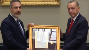 Erdoğan’dan Hakan Fidan’a “üstün hizmet madalyası”