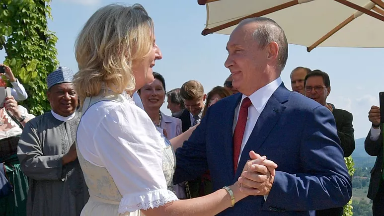 ‘Bu benim dünyam!’: Eski Avusturya Dışişleri Bakanı tatilini Rusya’da geçiriyor
