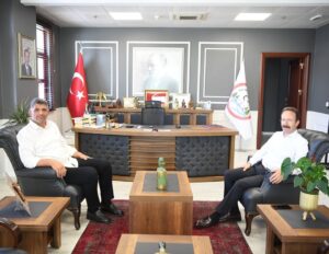 Kocaeli’nin Kartepe Belediye Başkanı Kocaman’dan Kaymakamı Ömer Hilmi Yamlı’ya ziyaret