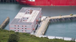 İngiltere’nin sığınmacı gemisi: Hapishanelerden filmlere Batı’nın insani yönü