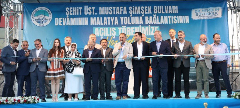 Bakan Özhaseki: “Bölünmüş yolu 6 bin kilometreden 29 bin kilometreye çıkardık”