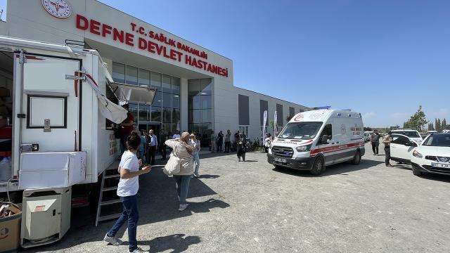 Hatay’daki Defne Devlet Hastanesi depremzedelerden tam not alıyor