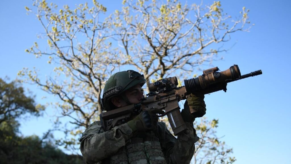 MSB: Sınırda 1’i PKK’lı 2 kişi yakalandı