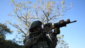 MSB: Sınırda 1’i PKK’lı 2 kişi yakalandı