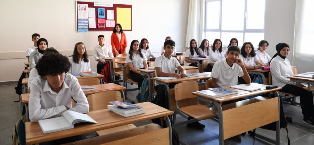 Lise öğrencilerine derslerinin yanı sıra, “Beceri kazandıracak kurs” dönemi