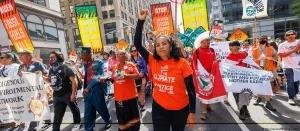 İklim değişikliği: Binlerce kişi BM zirvesi öncesinde New York’ta yürüdü