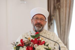 “Din, dil, ırk ve asabiyet gözetmeksizin bütün insanlığa iyilik eli uzatan bir inancın müntesipleriyiz”